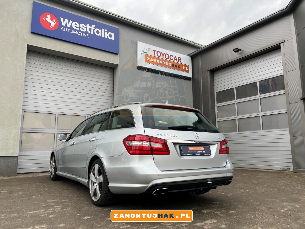 Mercedes E-Class W212 z AMG pakietem i hakiem holowniczym Westfalia A40V - styl i funkcjonalność w jednym